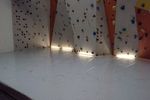 scianki wspinaczkowe obok lodowiska centruk rekreacji sportu arena