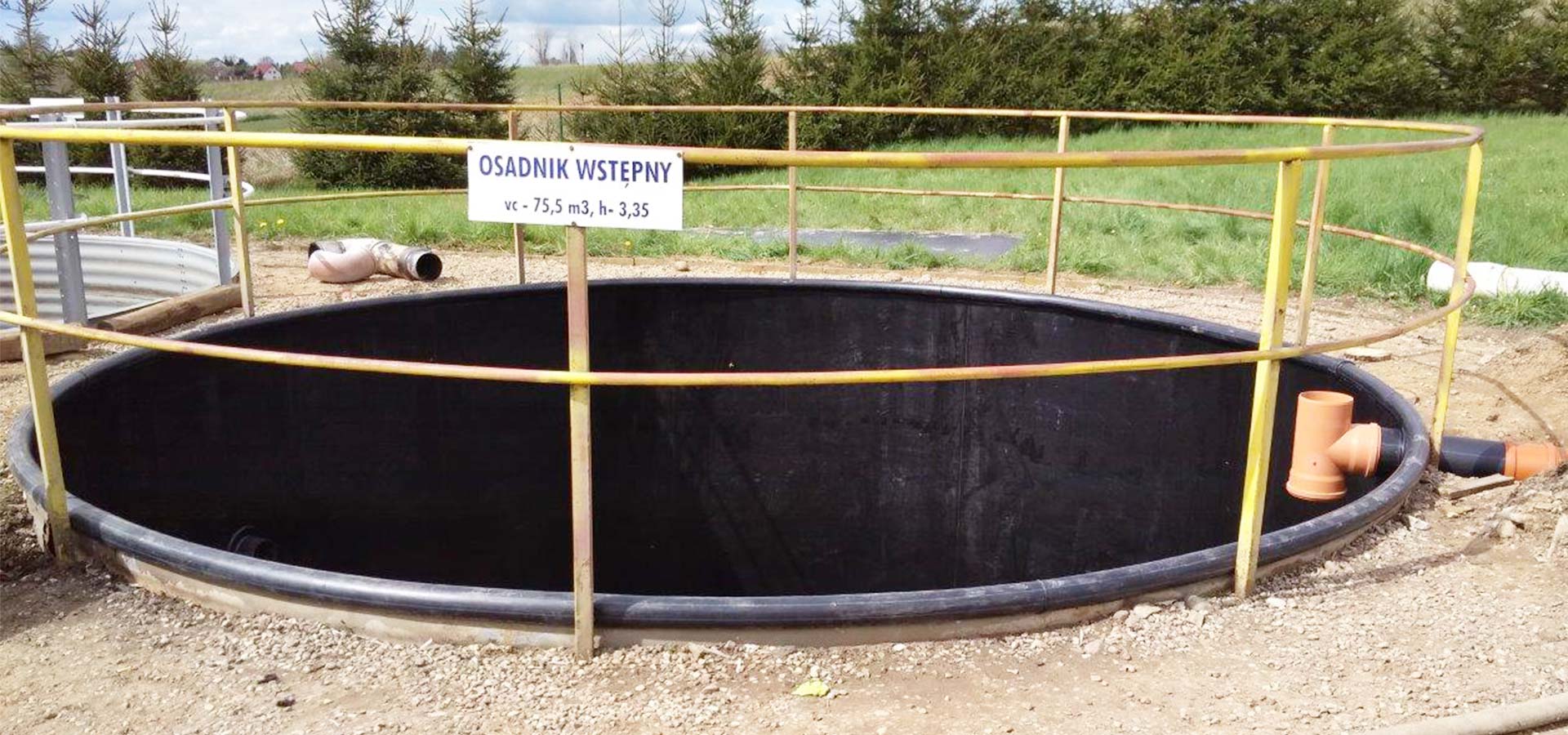 Chemical resistant spillage containers, liners and trays Amargo