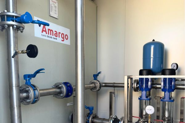 jak rozwiązać problem z małą ilością wody w sieci - zbiornik na wodę z zestawem hydroforowym