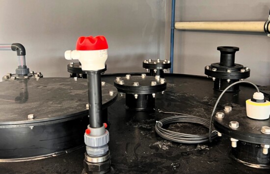 Od IBC do zbiorników UDT i UNO – magazynowanie NaOH i Alkaliów zgodnie z prawem